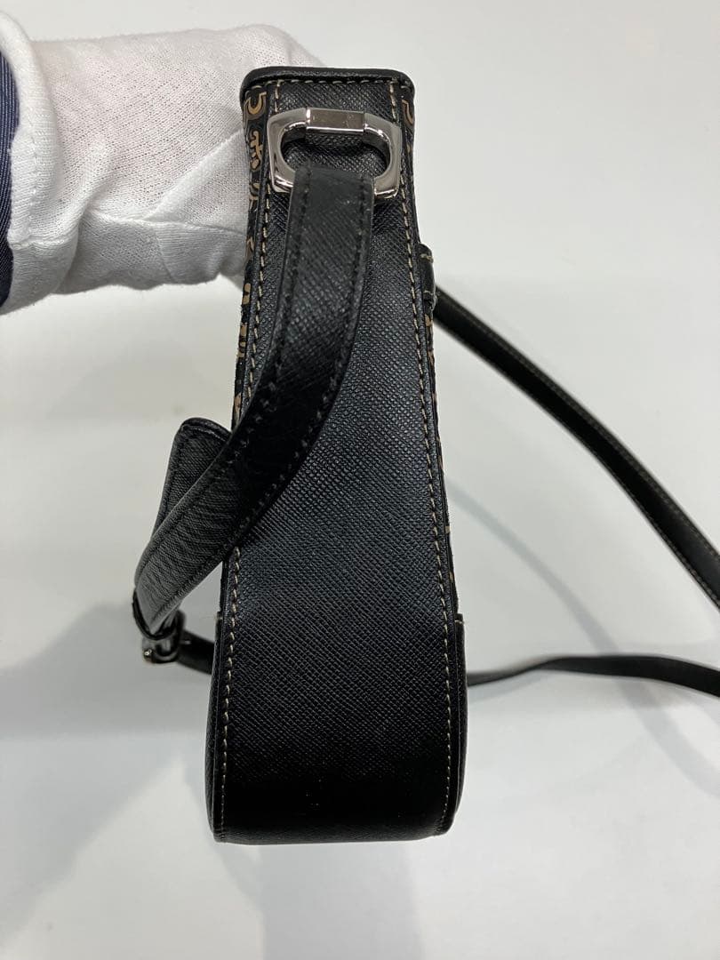 美品未使用品　印傳屋のプライデンショルダーバッグ