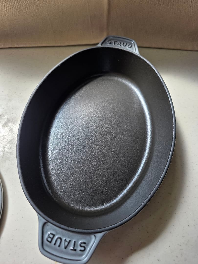 STAUB（ミナ ペルホネン）オーバルホットプレート ２３㎝　グレー