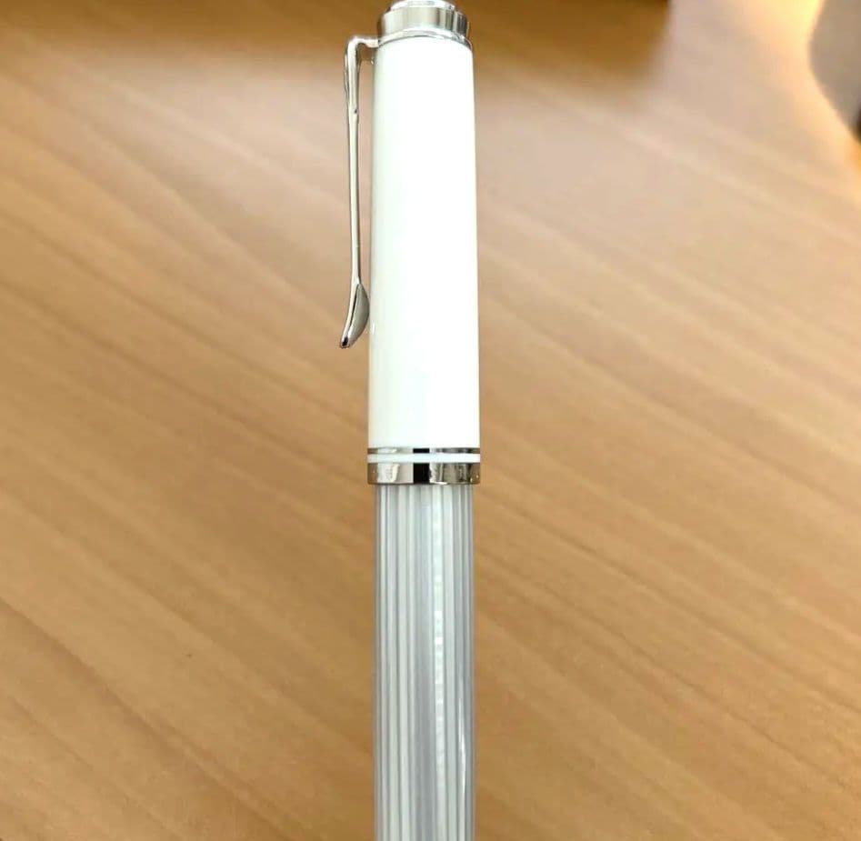 (極美品)ペリカンスーべレーン m405 シルバーホワイト 14金 細字f