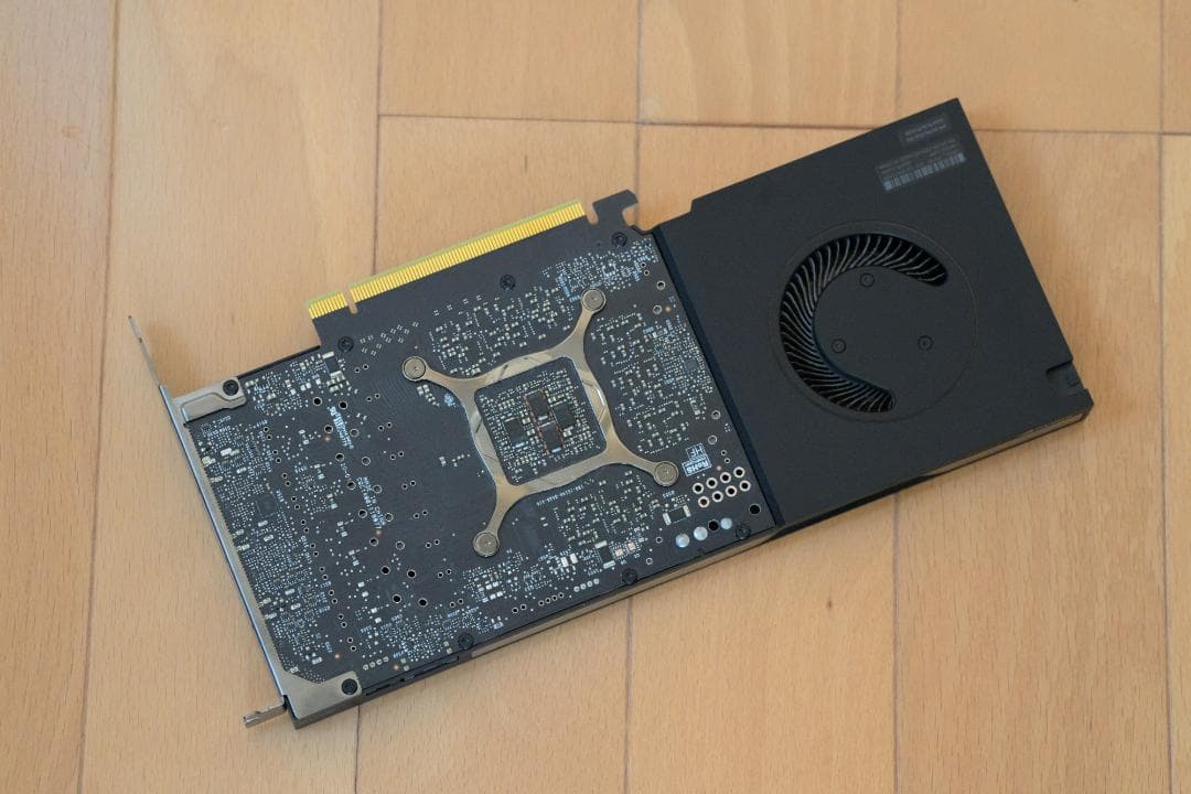 グラフィックボード・グラボ・ビデオカード NVIDIA RTX A4000 ENQRA4000-16GER