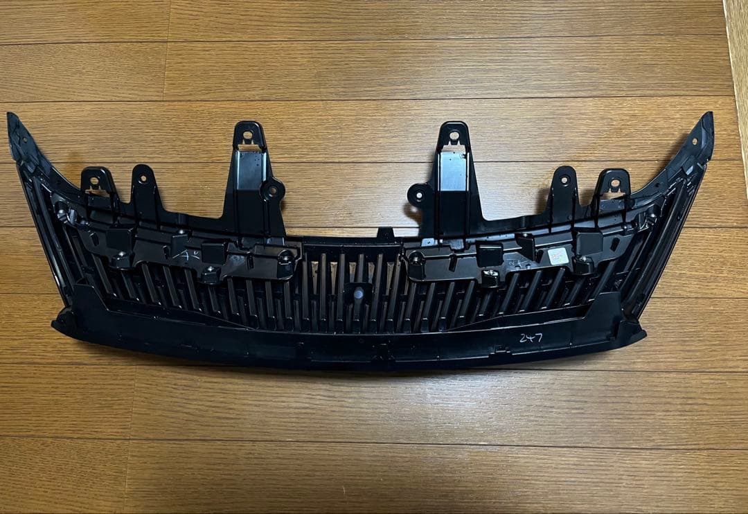 トヨタ　ハリアー　フロントグリル