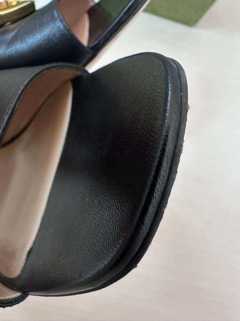 GUCCI (グッチ) GG ロゴ ブロンディ レザーサンダル 723391