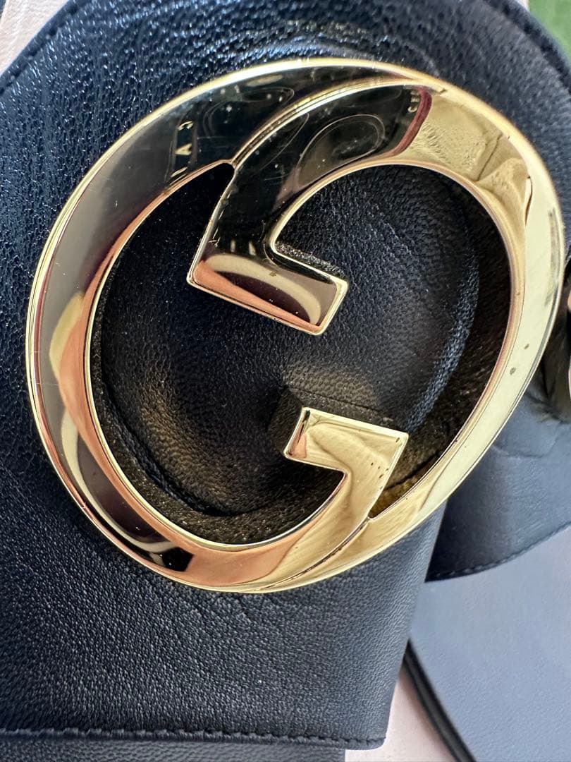 GUCCI (グッチ) GG ロゴ ブロンディ レザーサンダル 723391