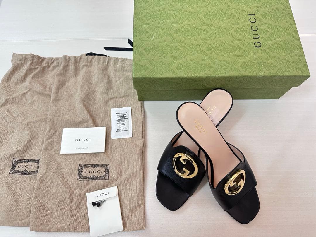 GUCCI (グッチ) GG ロゴ ブロンディ レザーサンダル 723391