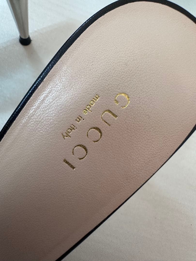 GUCCI (グッチ) GG ロゴ ブロンディ レザーサンダル 723391