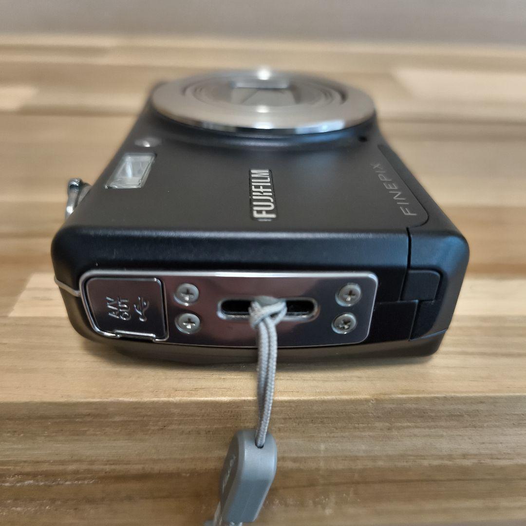 良品　FUJIFILM FINEPIX F100 fd コンパクトデジタルカメラ