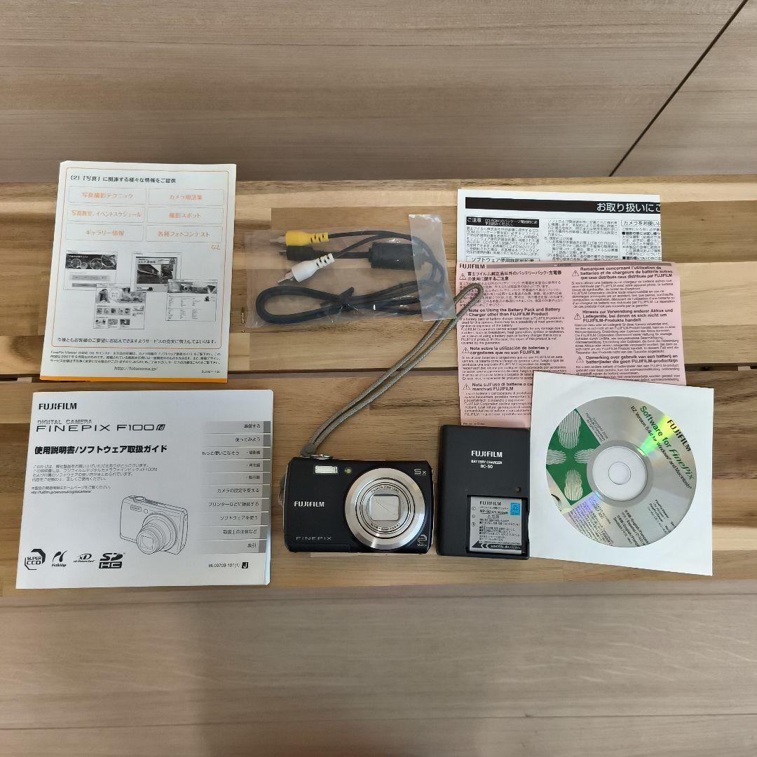 良品　FUJIFILM FINEPIX F100 fd コンパクトデジタルカメラ