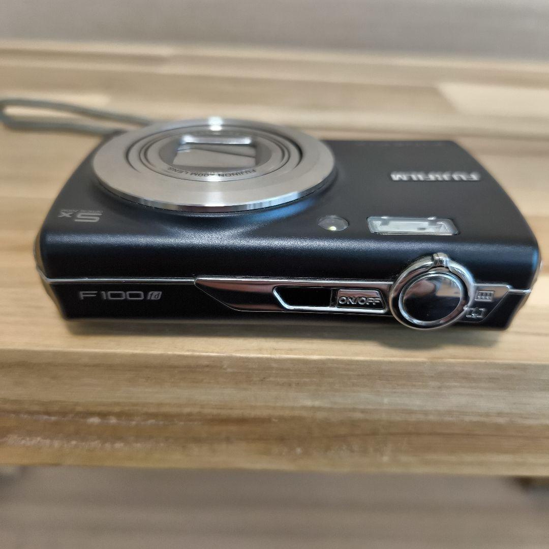 良品　FUJIFILM FINEPIX F100 fd コンパクトデジタルカメラ