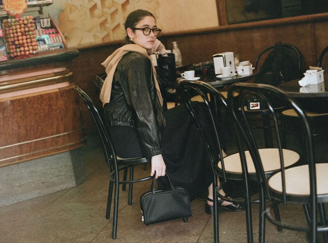 【美品】TOUT Y EST トゥティエ ロケナイロンスモールバッグ(ブラック)