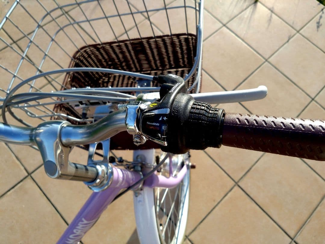 22インチ自転車 女の子 ヘルメット付き 引き取り限定