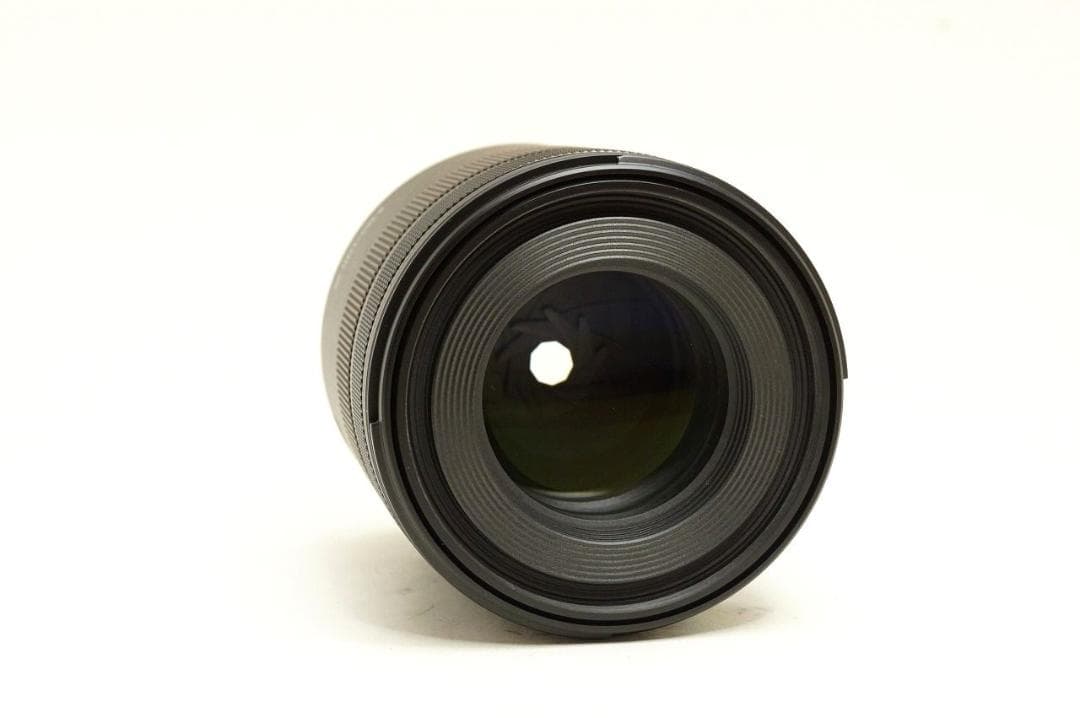 マクロ 単焦点　Canon RF 85mm F2 MACRO IS STM