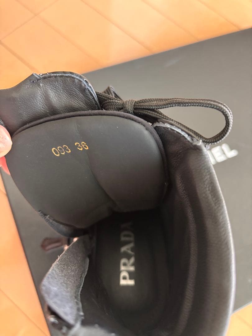 プラダ　ブーツ