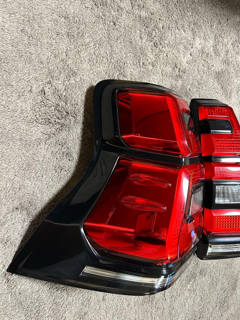 ランクルプラド 150系後期 トヨタ純正テールランプ