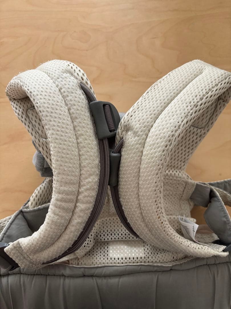 ベビービョルン 抱っこひも ハーモニー　メッシュ素材HARMONY