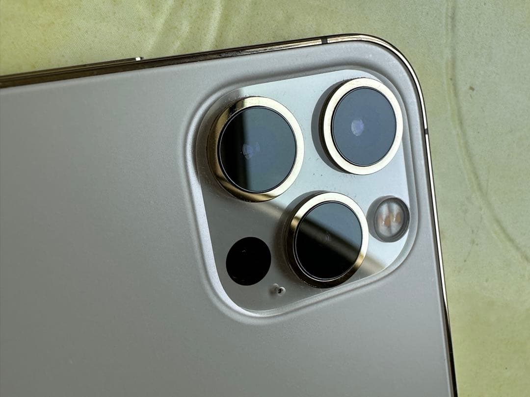 美品 iPhone 12 Pro ゴールド 256GB 本体