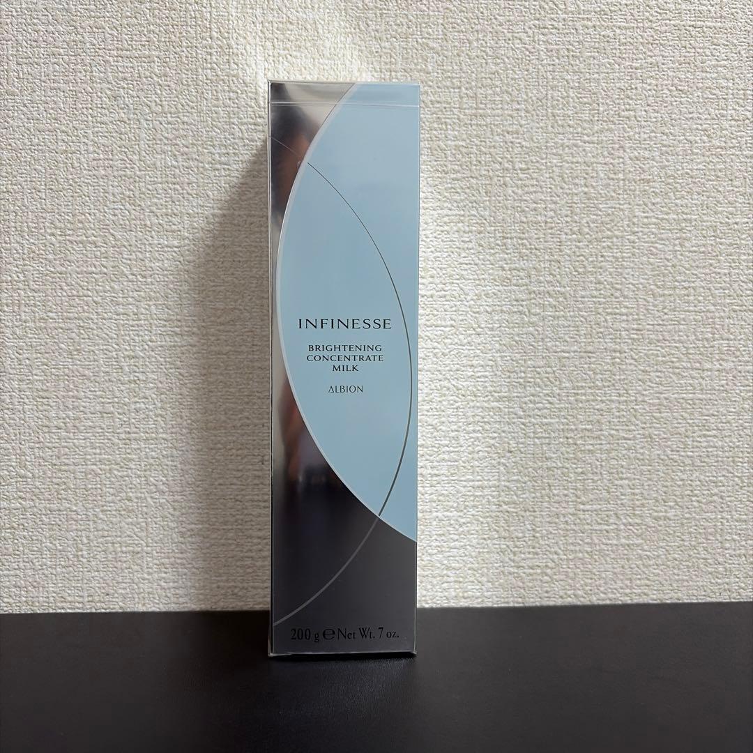 アンフィネスブライトニングコンセントレートミルク& M•A•Cリップグレイザー