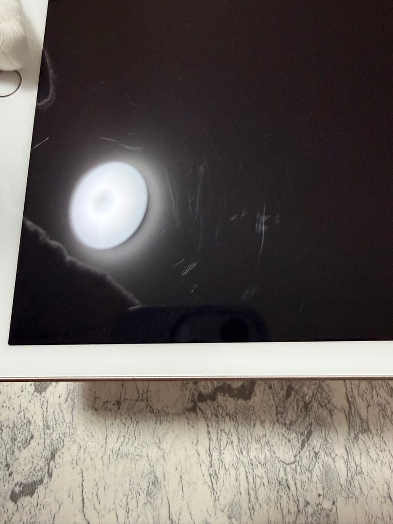 Apple iPad 第8世代 32GB 本体 ゴールド　おまけカバー付き