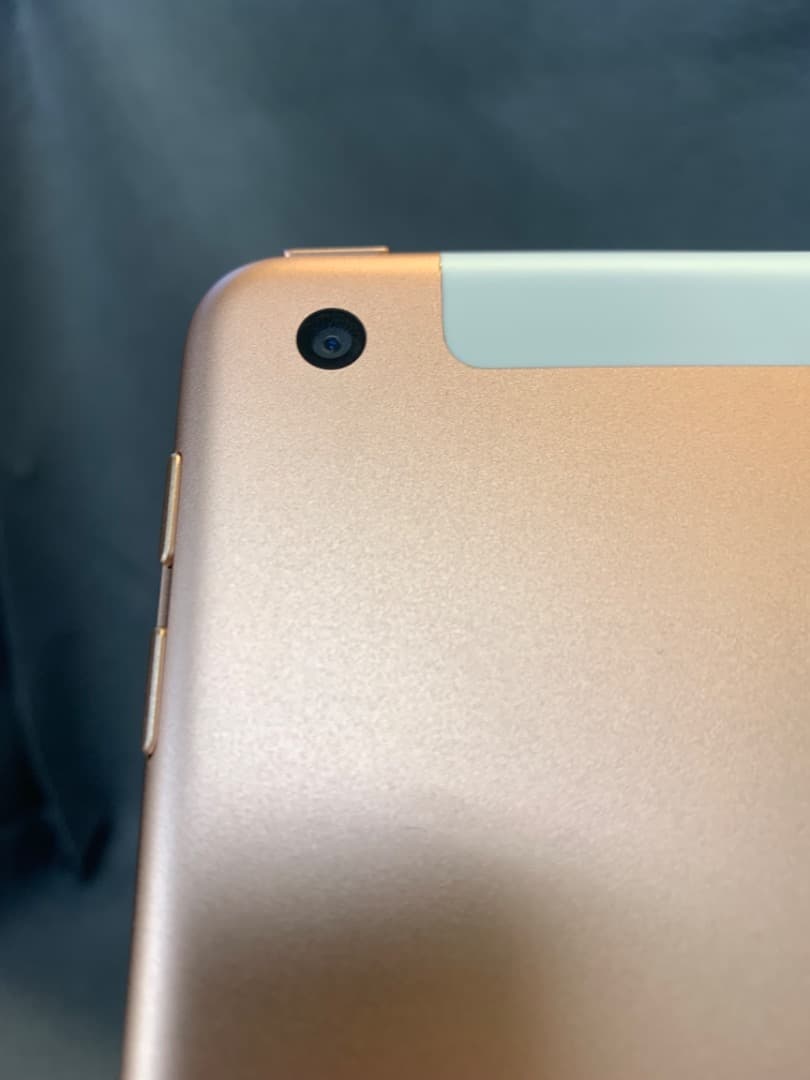 美品 SIMフリー iPad 第6世代 32GB Wi-Fi+Cellular版