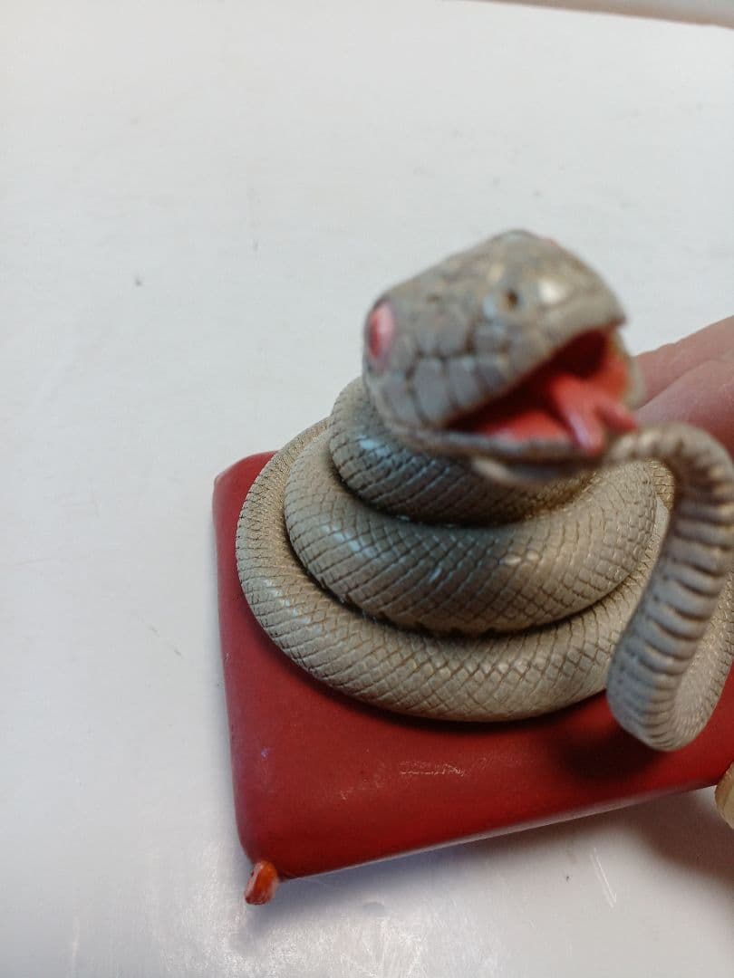 朝隈俊男さん　巳　蛇　サイン入り　高さ７センチ