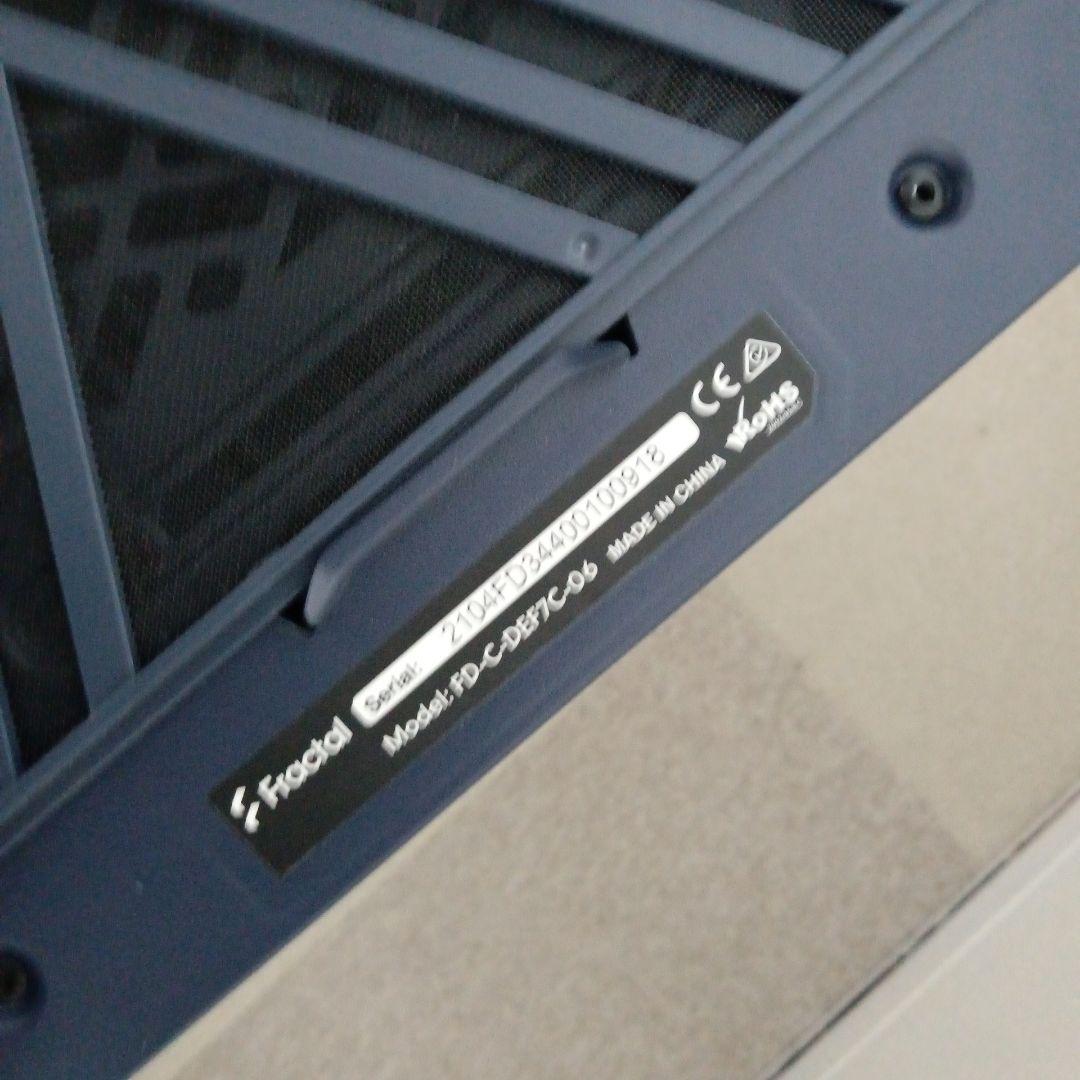 ATX対応　ミドルタワーPCケース　Fractal Design