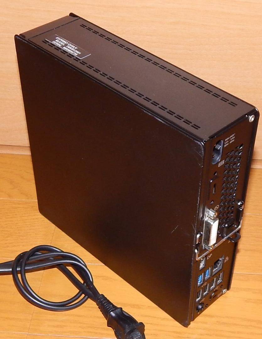 富士通 小型PC ESPRIMO Q558/V　i3 8100T/Win11