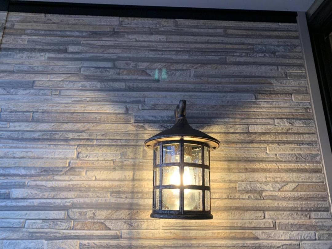 レトロな雰囲気の玄関ライト