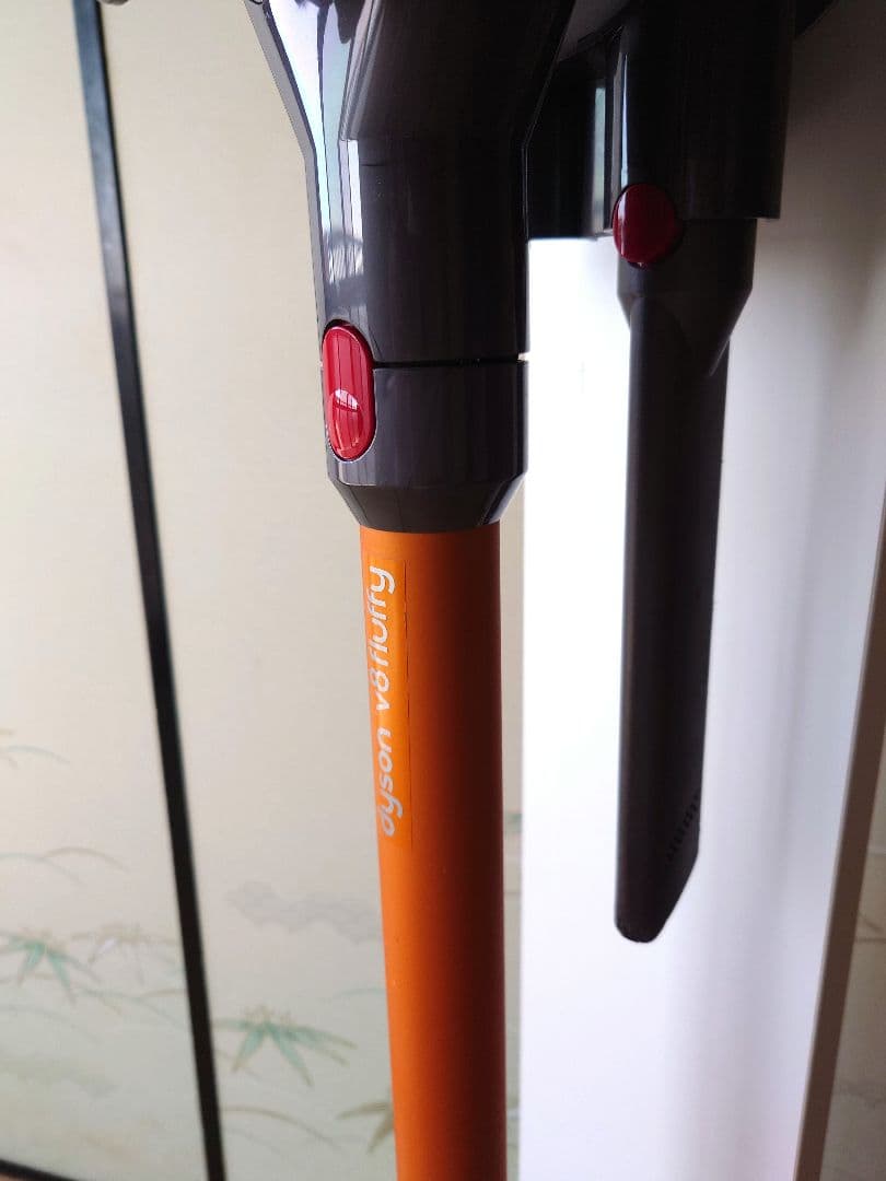 ダイソン　V8fluffy　クリーナースタンド付き