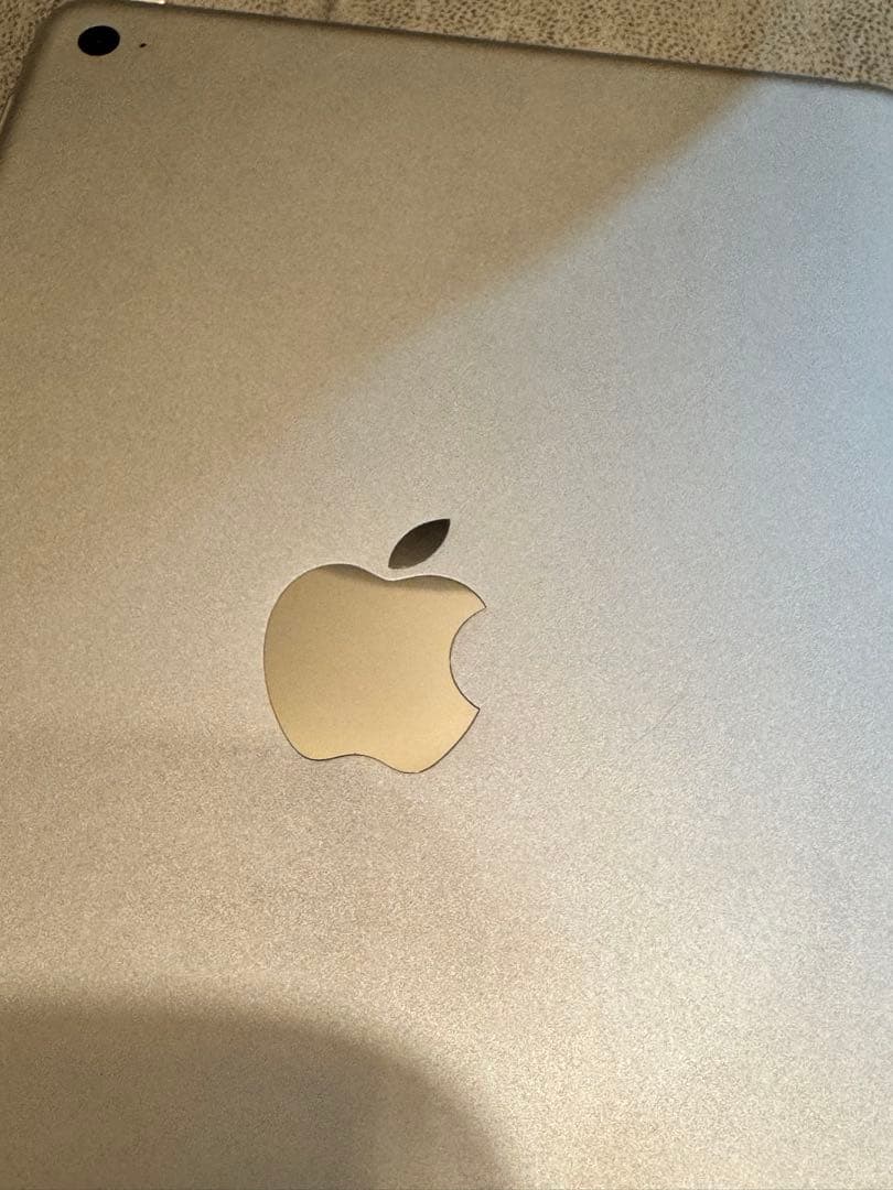 iPad mini 4世代 128GB Wi-Fi シルバー キーボード付