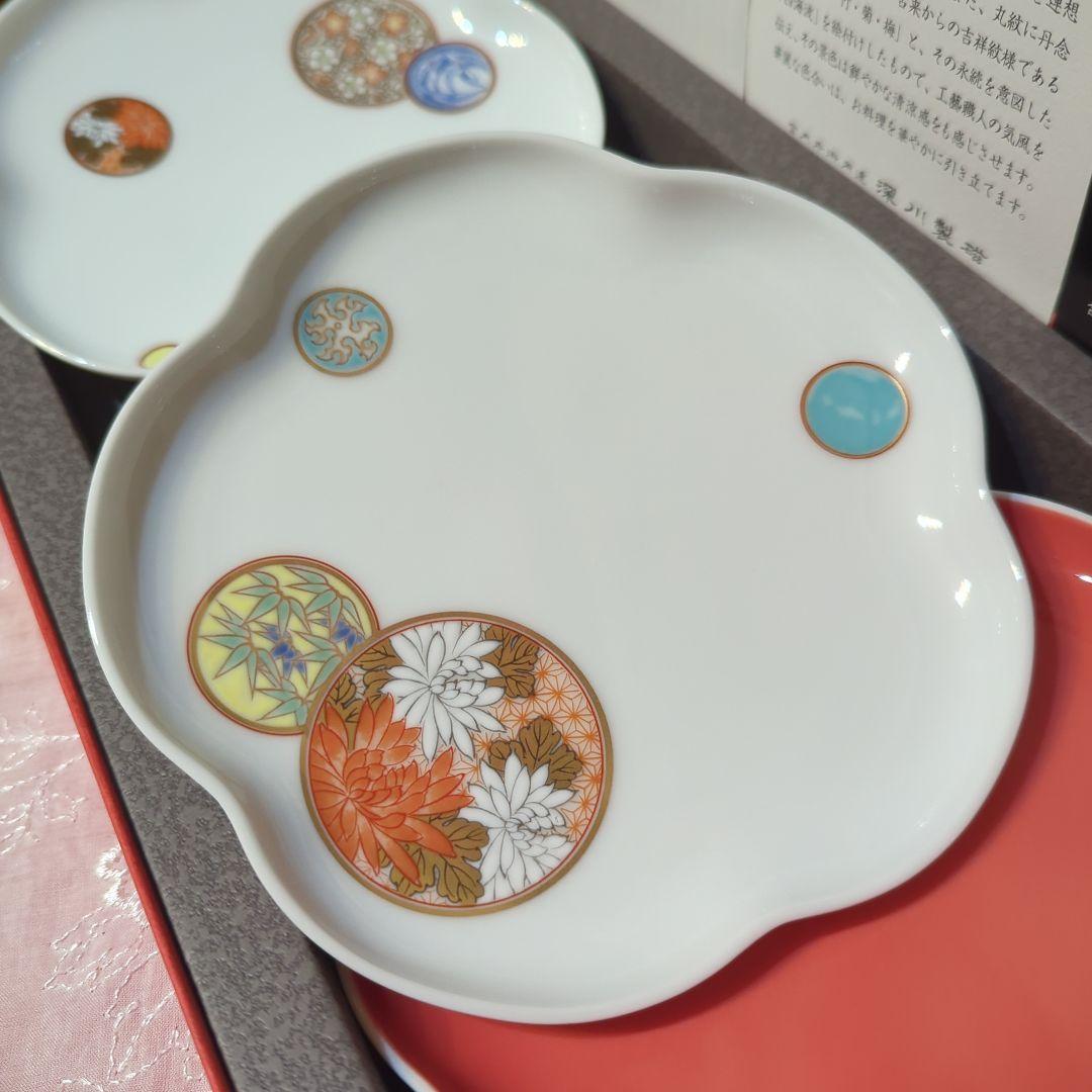 深川製磁・トリプレット（3枚揃えのお皿）花弁型皿3枚・元箱入）「ふたり+ONE」