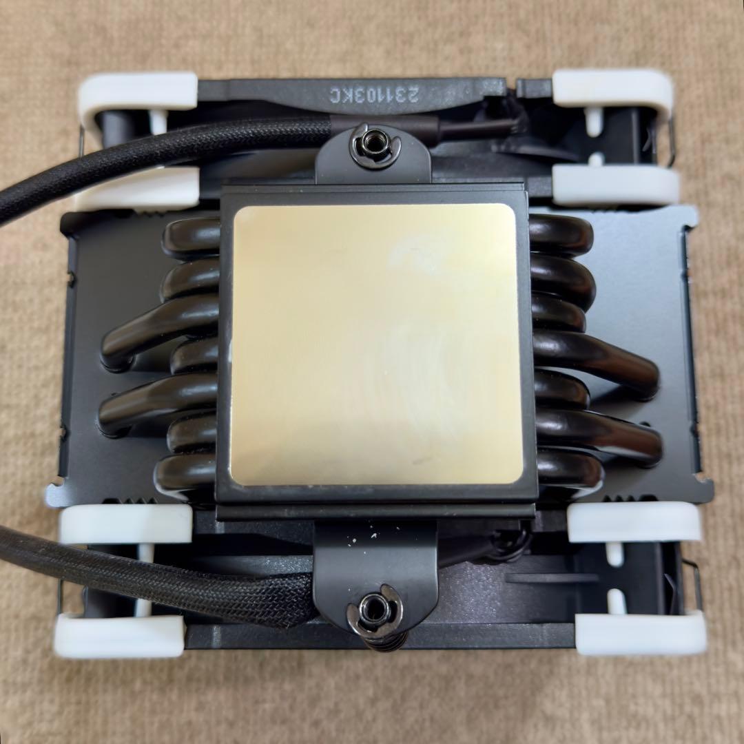 Noctua NH-U12A chromax.black カスタムパーツ付き