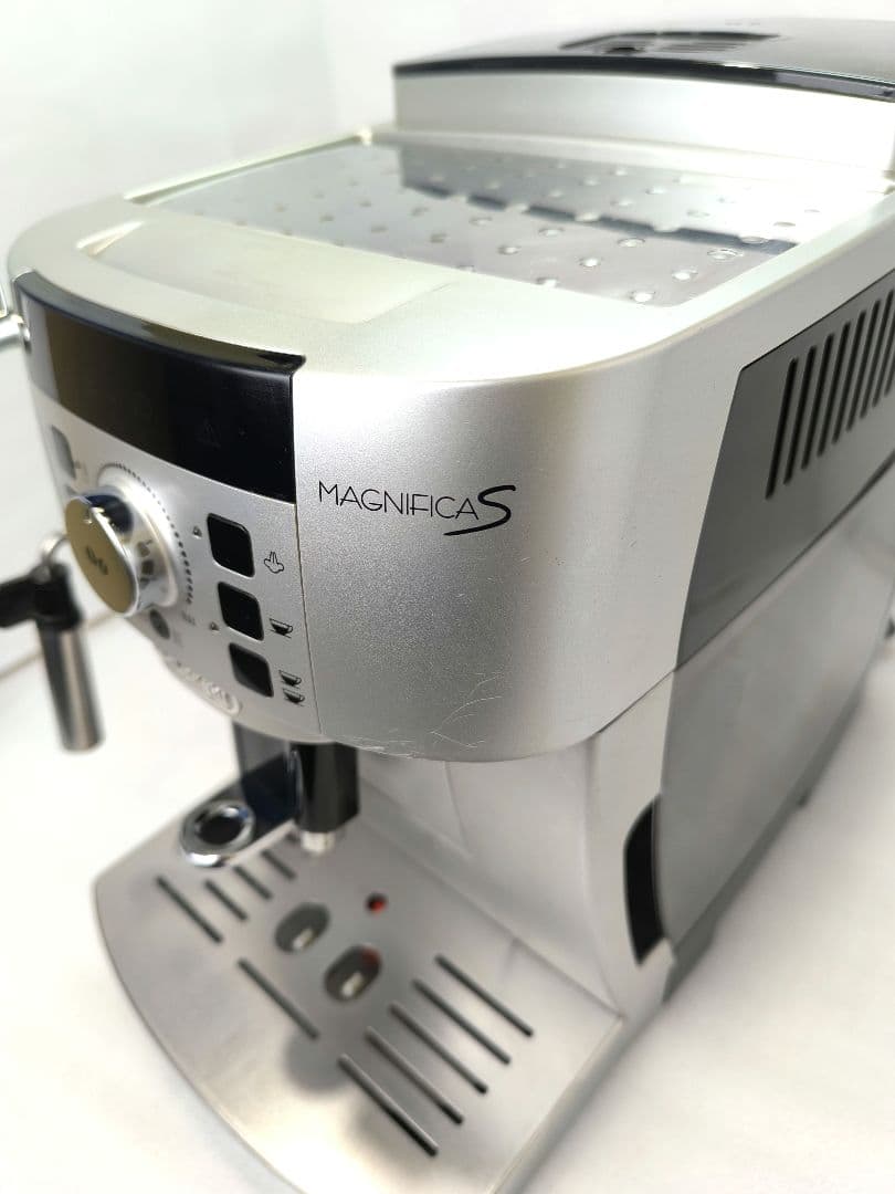 デロンギ　コンパクト2全自動コーヒーマシン　マグニフィカS　ECAM22110