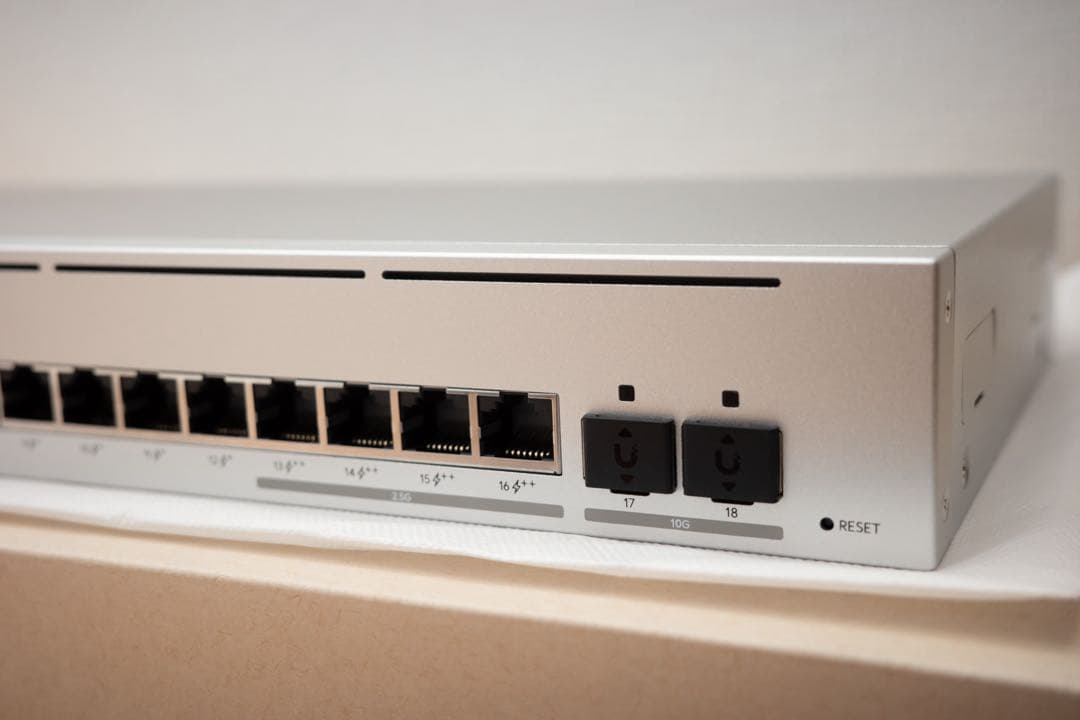 UniFi Pro Max 16 PoE & ラックマウント