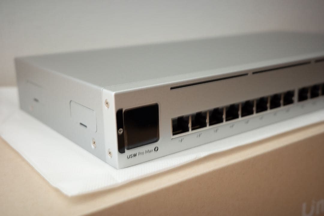 UniFi Pro Max 16 PoE & ラックマウント