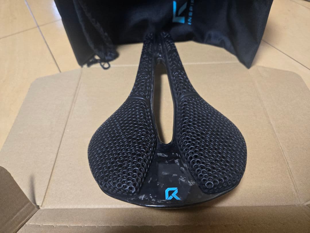 RYET 3D カーボンサドル RT07 収納袋付き