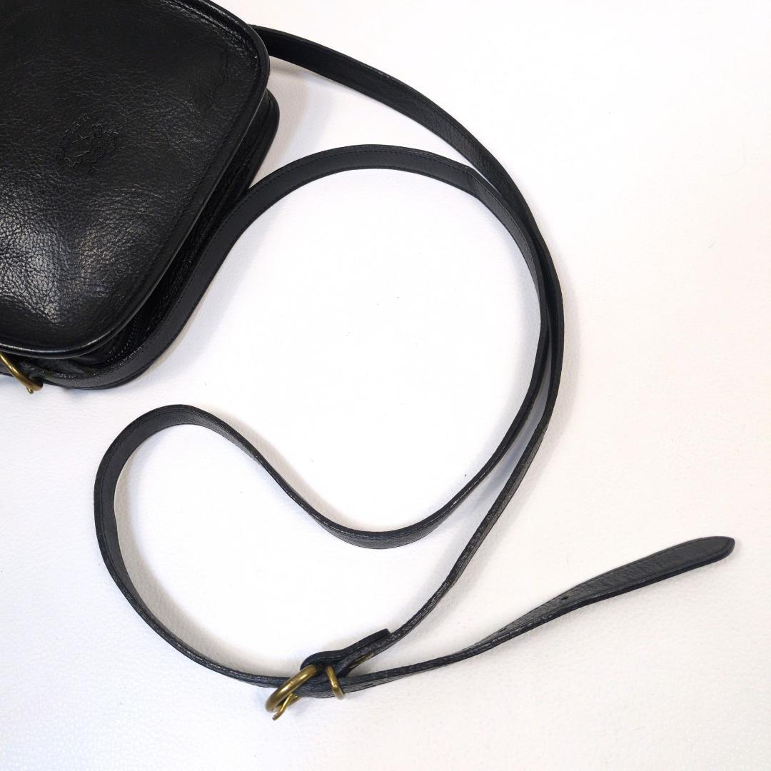 近年 イルビゾンテ IL BISONTE ショルダーバック ブラック シボ