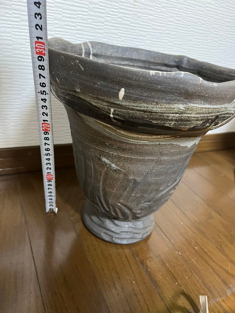 ダークブラウン 陶器 花瓶 彫刻模様