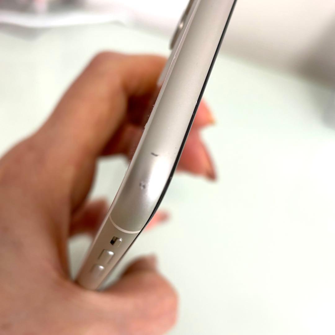 美品　iPhone 11 ホワイトモデル　本体 64GB 初期化済