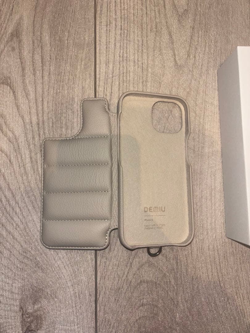 新品　DEMIU iphone15 用ケース　ベージュ
