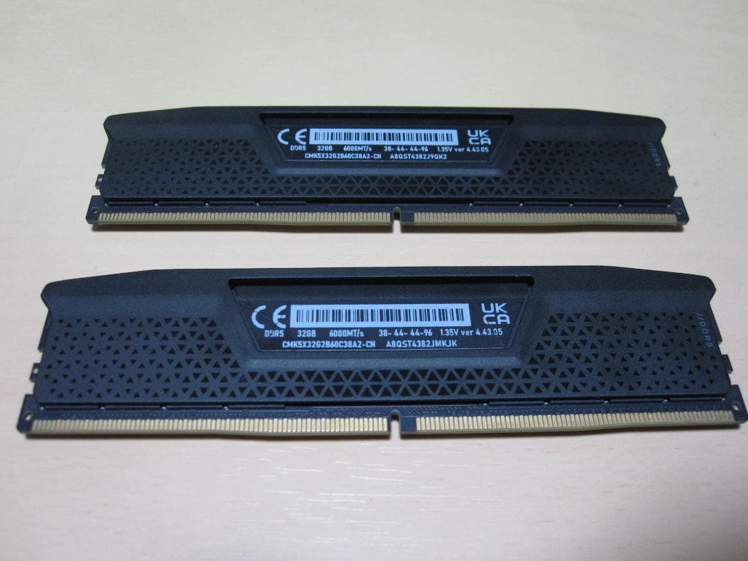 VENGEANCE DDR5 64GB メモリ