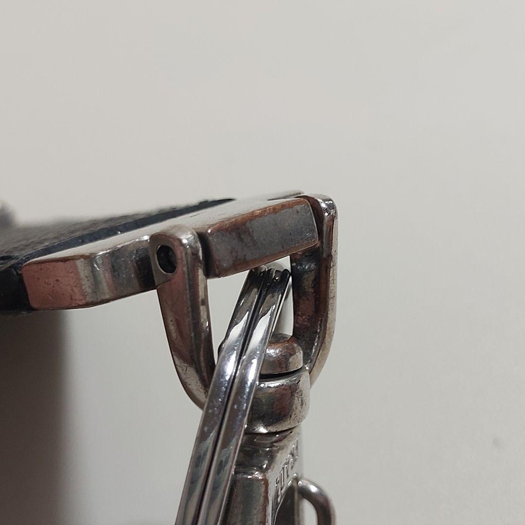 プラダ トライアングルロゴ キーホルダー サフィアーノ ブラック 2PP041