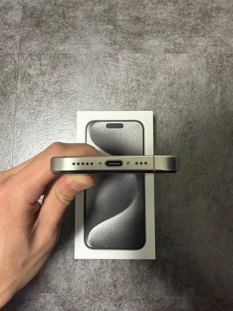 【激レアほぼ新品！】 香港版iPhone 15 Pro 1TB ホワイト