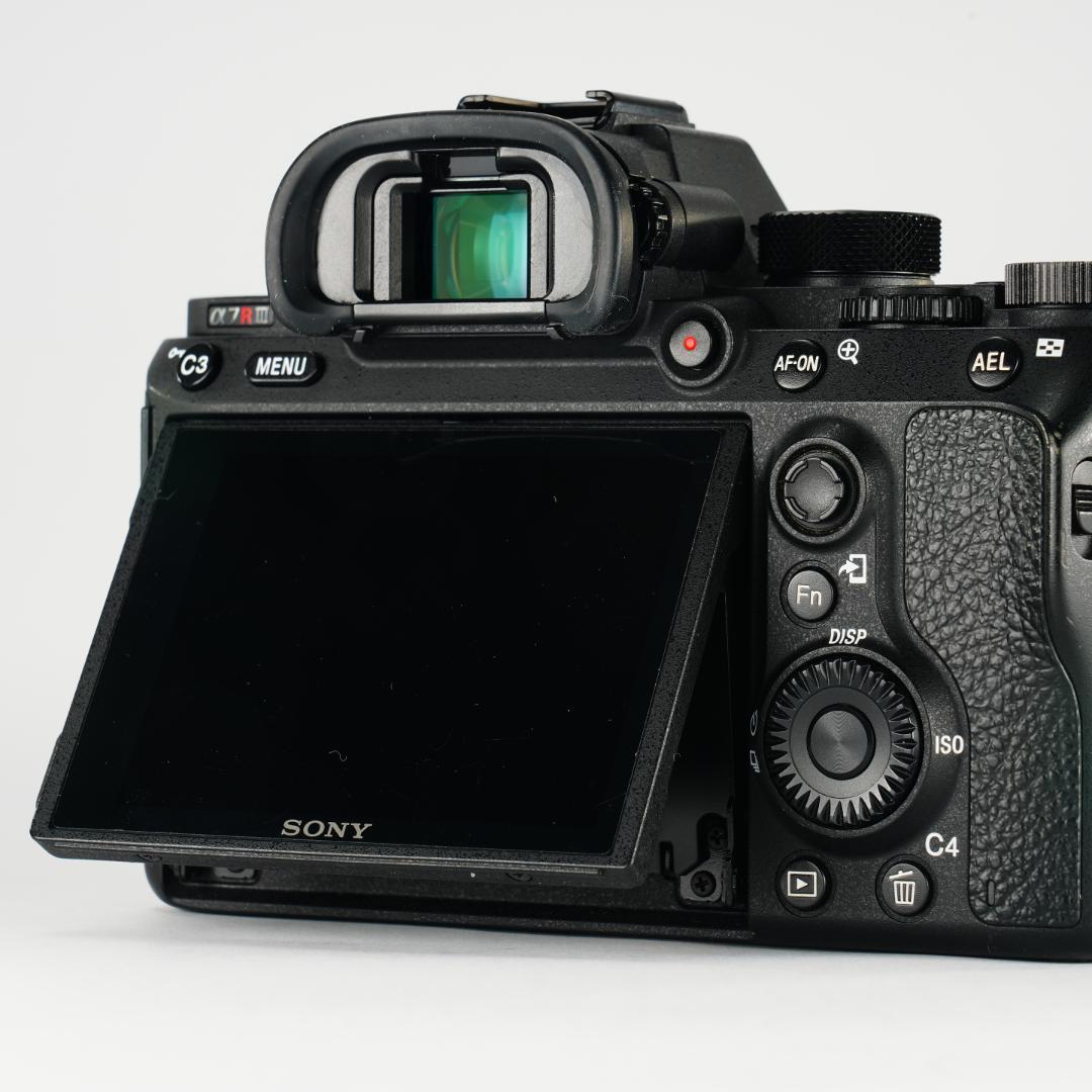 【レンズ未使用】 SONY α7RIII 4240万画素 α7IIIと差をつけろ