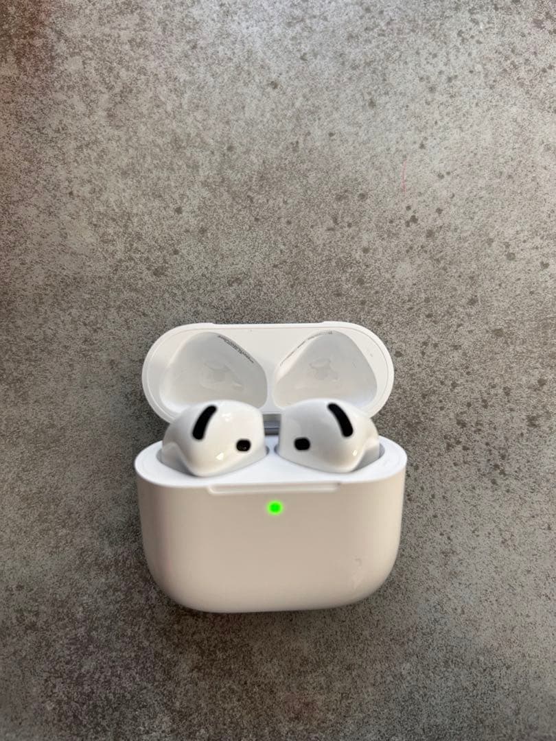 AirPods 第4世代 本体 ホワイト 充電ケース付き