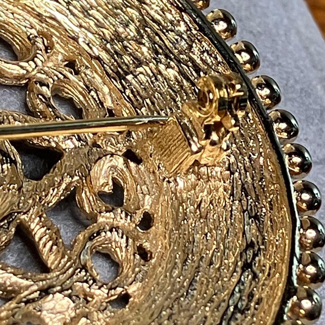 Christian Dior 円形ブローチ