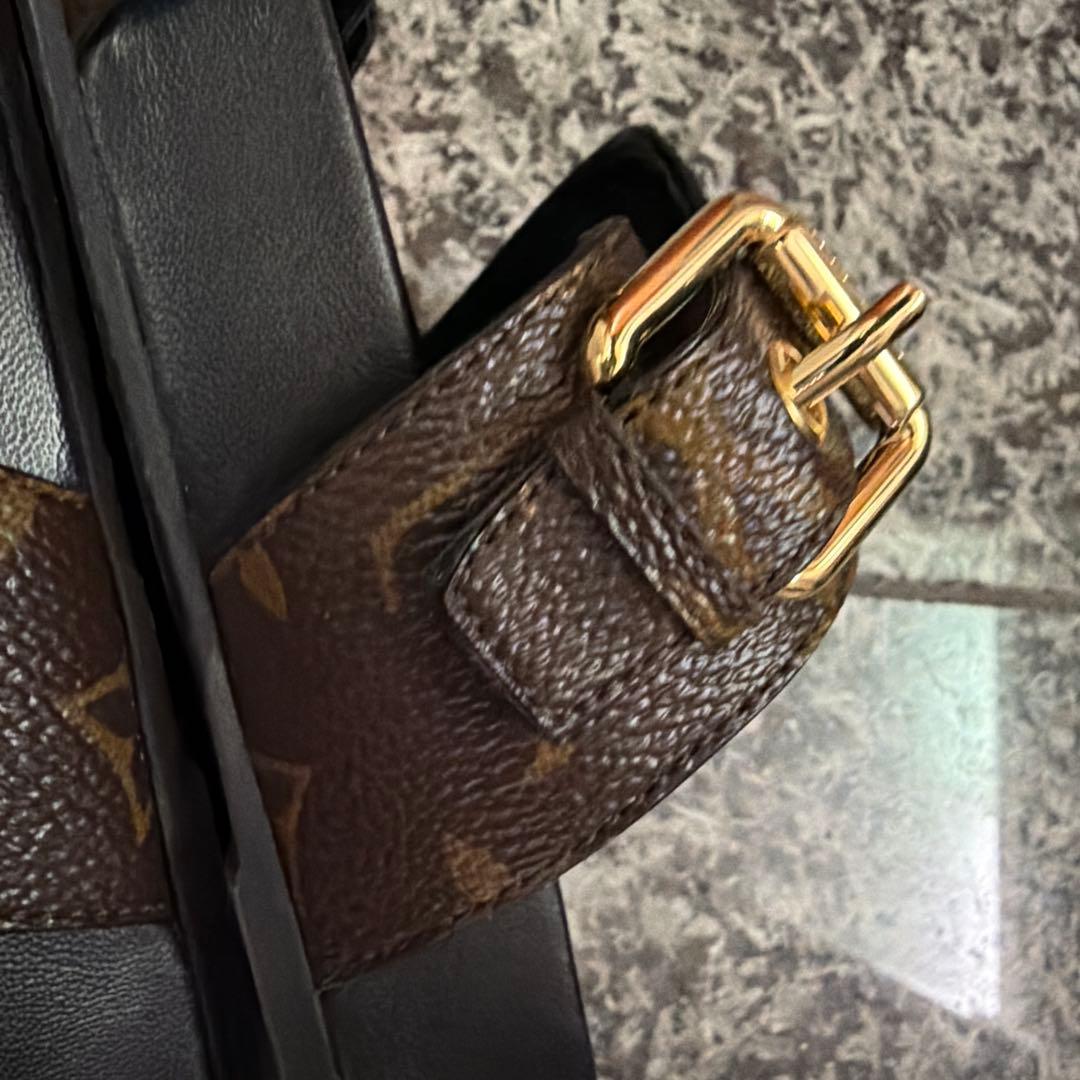 Louis Vuitton ロゴ入りフラットサンダル