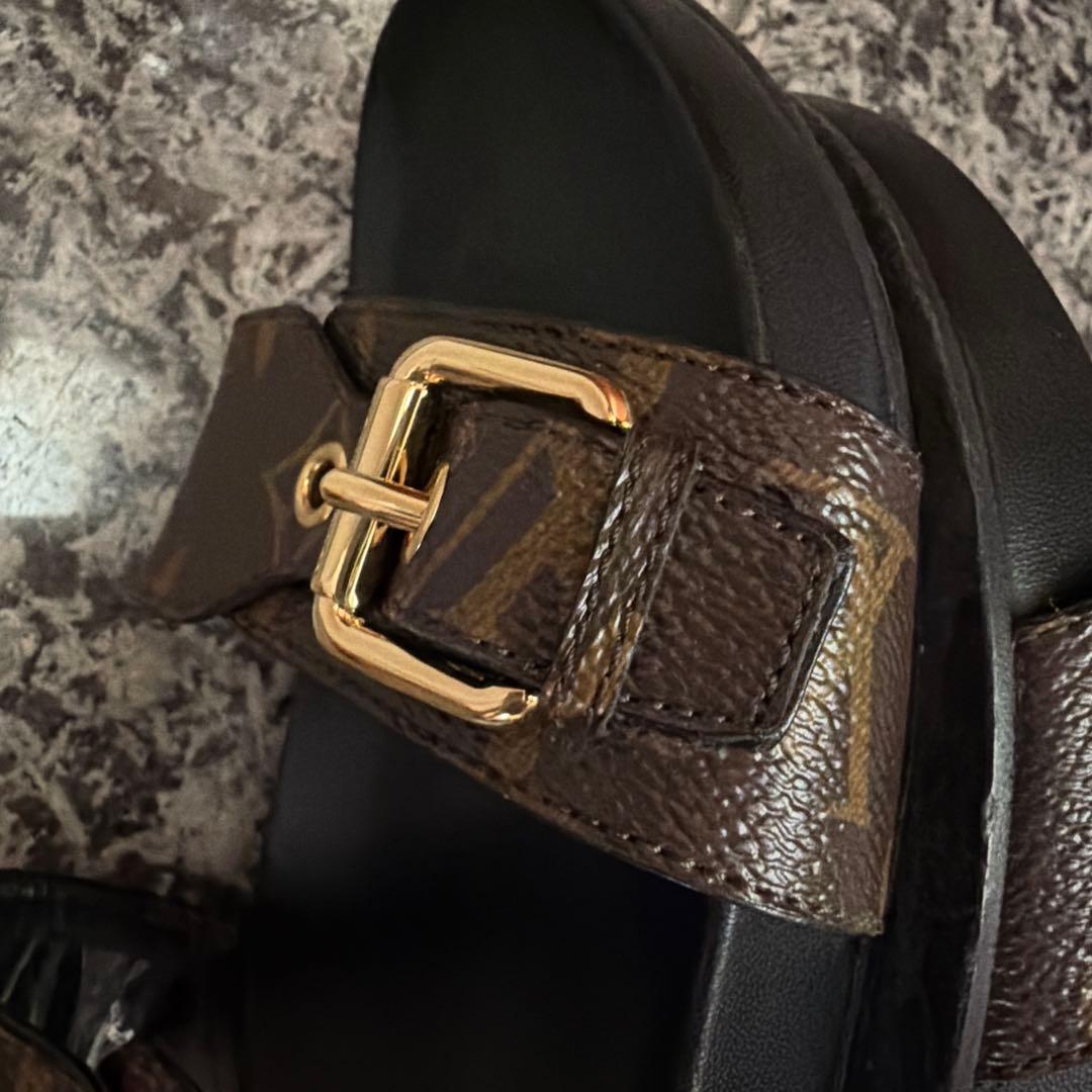 Louis Vuitton ロゴ入りフラットサンダル