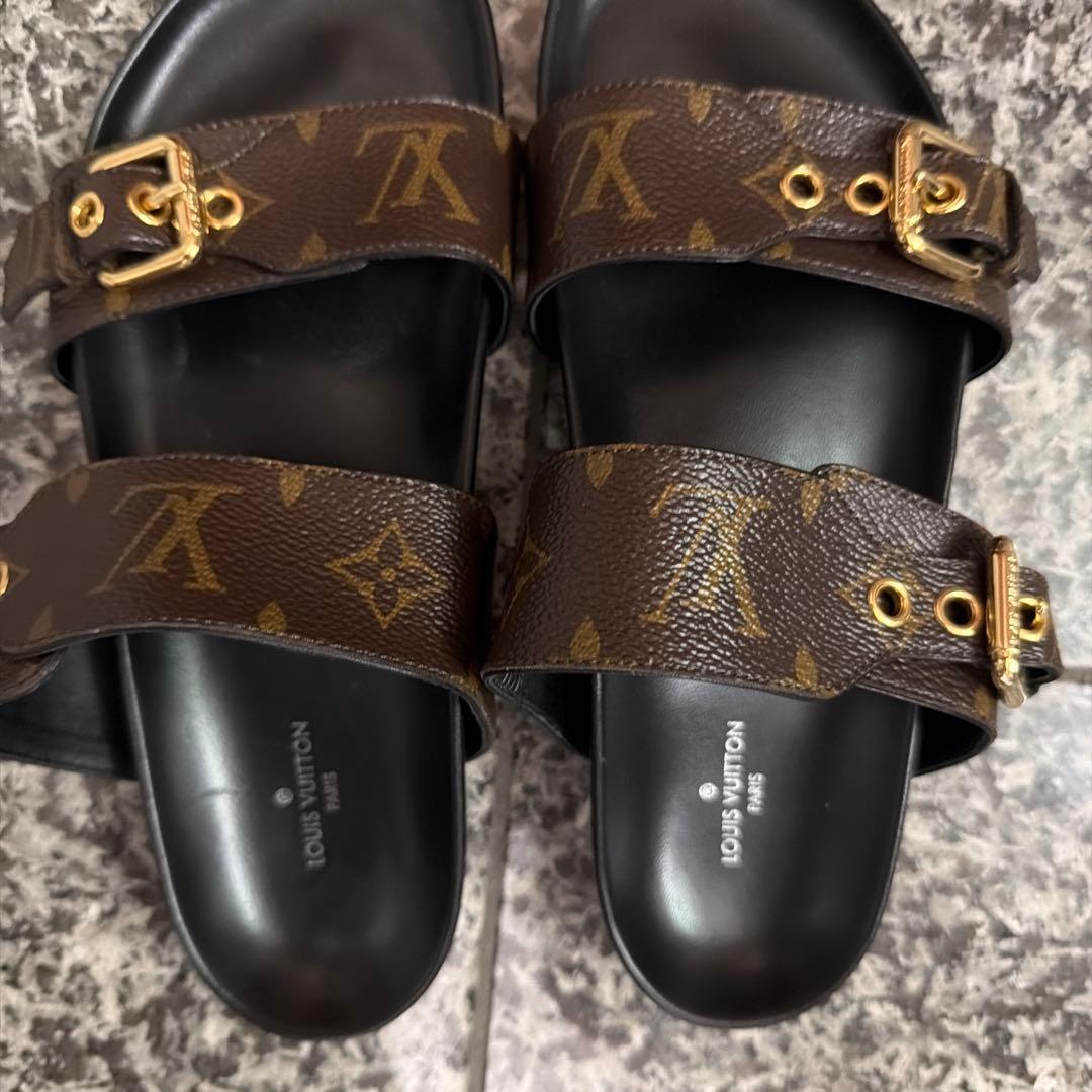 Louis Vuitton ロゴ入りフラットサンダル