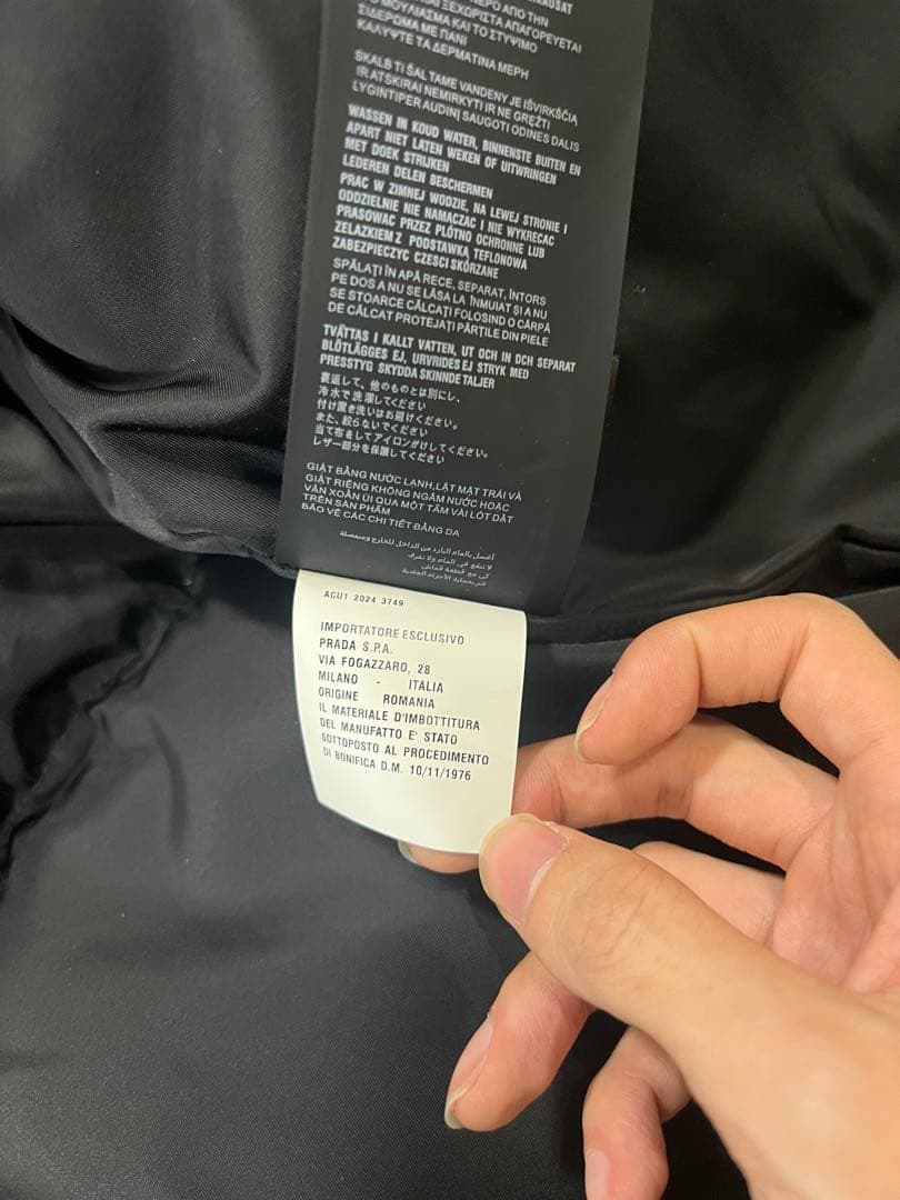 PRADA クロップド Re-Nylon ダウンジャケット