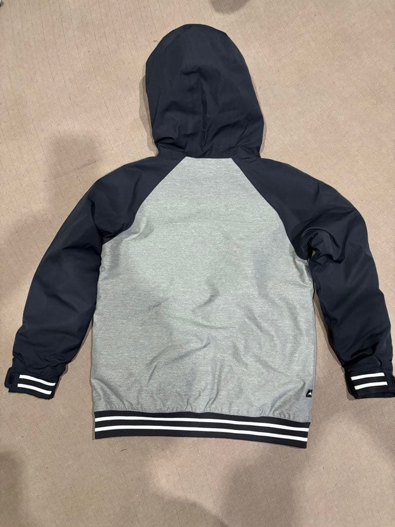 子ども用スノーボードウェア2点セット（ジャケット・パンツ）