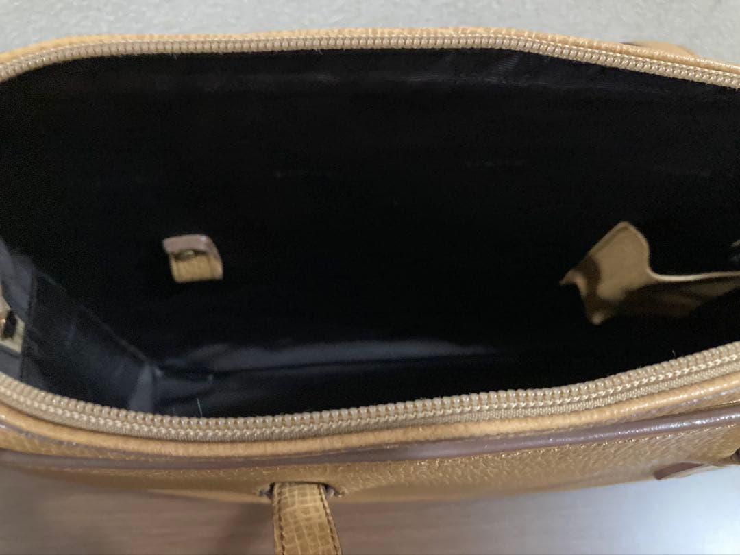 美品 ロエベ レザー キャメルのビジネスバッグ（男女使用可能です）